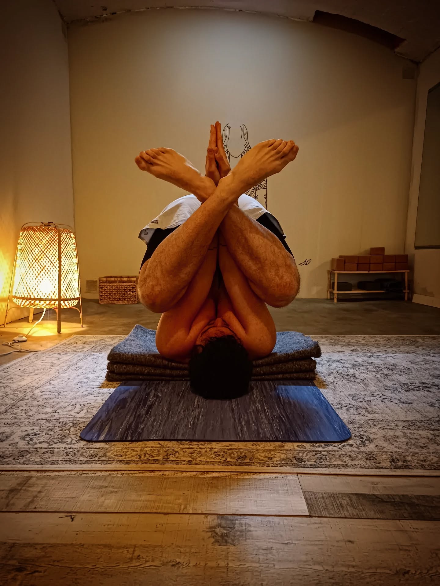 Yogah cittavrtti nirodhah 🌱

El yoga es el cese de movimientos en la consciencia🌱

#yogabadalona
#bienestar
#yogaconsciente #yoga #saludybienestar